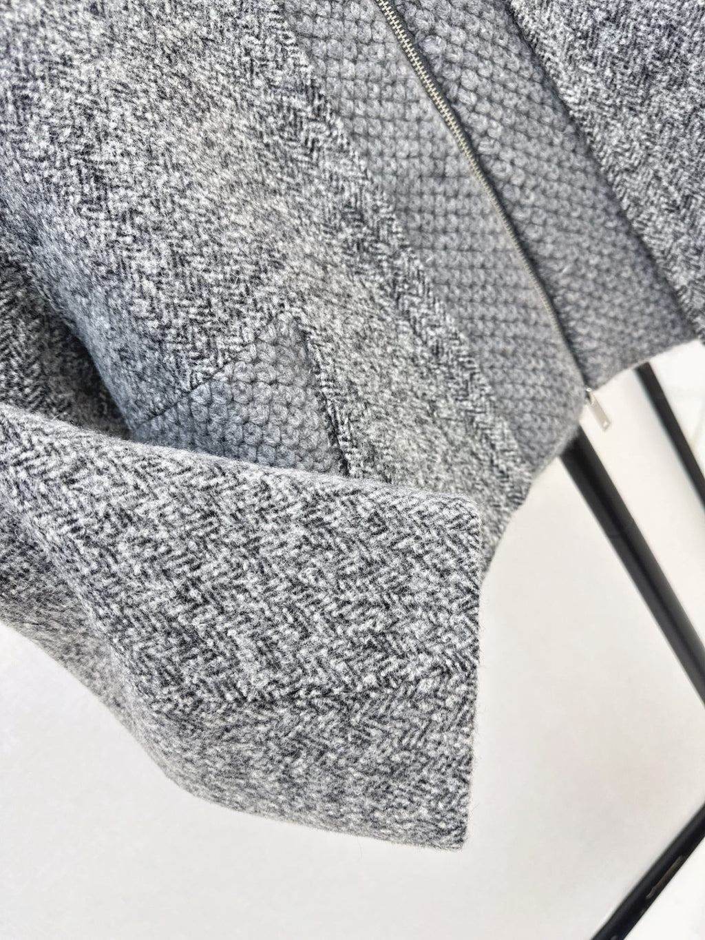 26Latest Autumn/Winter "Old Money" Style Reversible Wool-Blend Zip-Up Jacket with Cable-Knit Detailing
