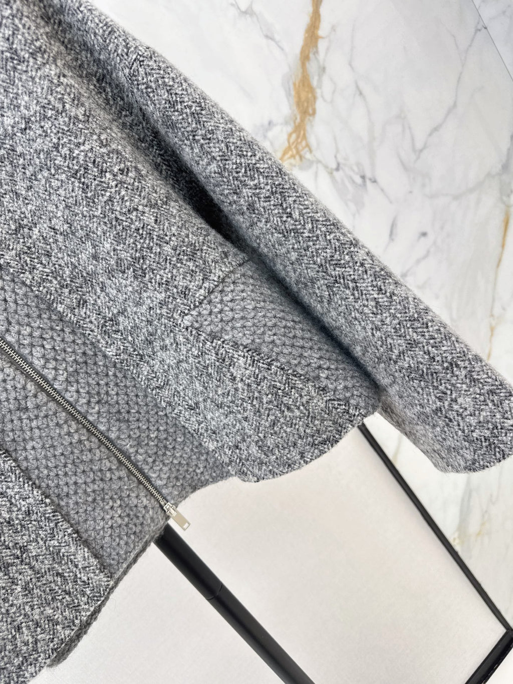 26Latest Autumn/Winter "Old Money" Style Reversible Wool-Blend Zip-Up Jacket with Cable-Knit Detailing