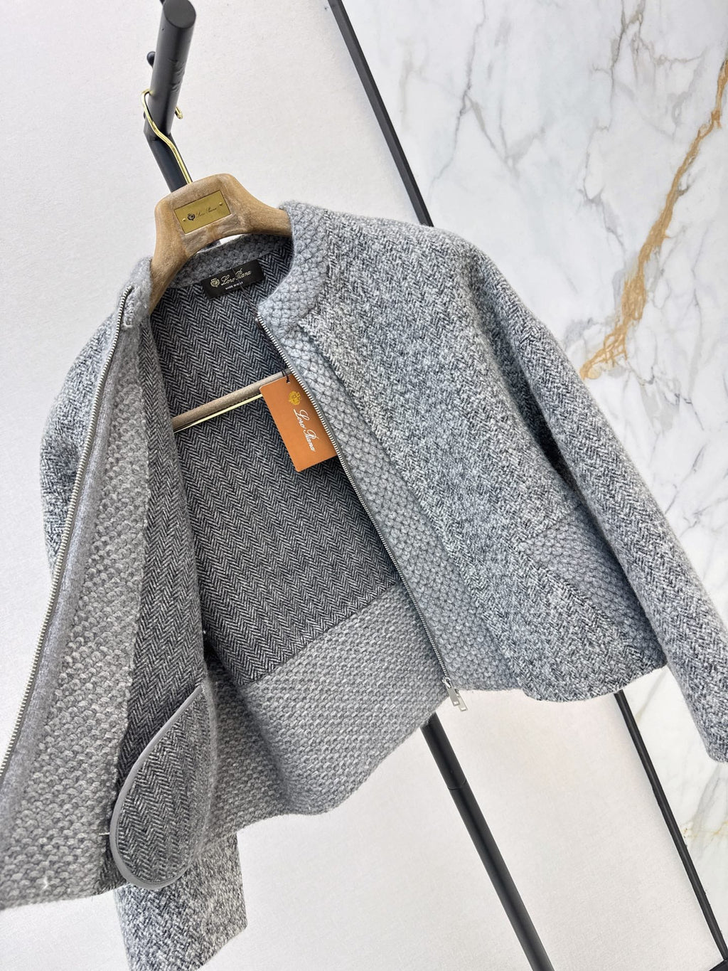 26Latest Autumn/Winter "Old Money" Style Reversible Wool-Blend Zip-Up Jacket with Cable-Knit Detailing