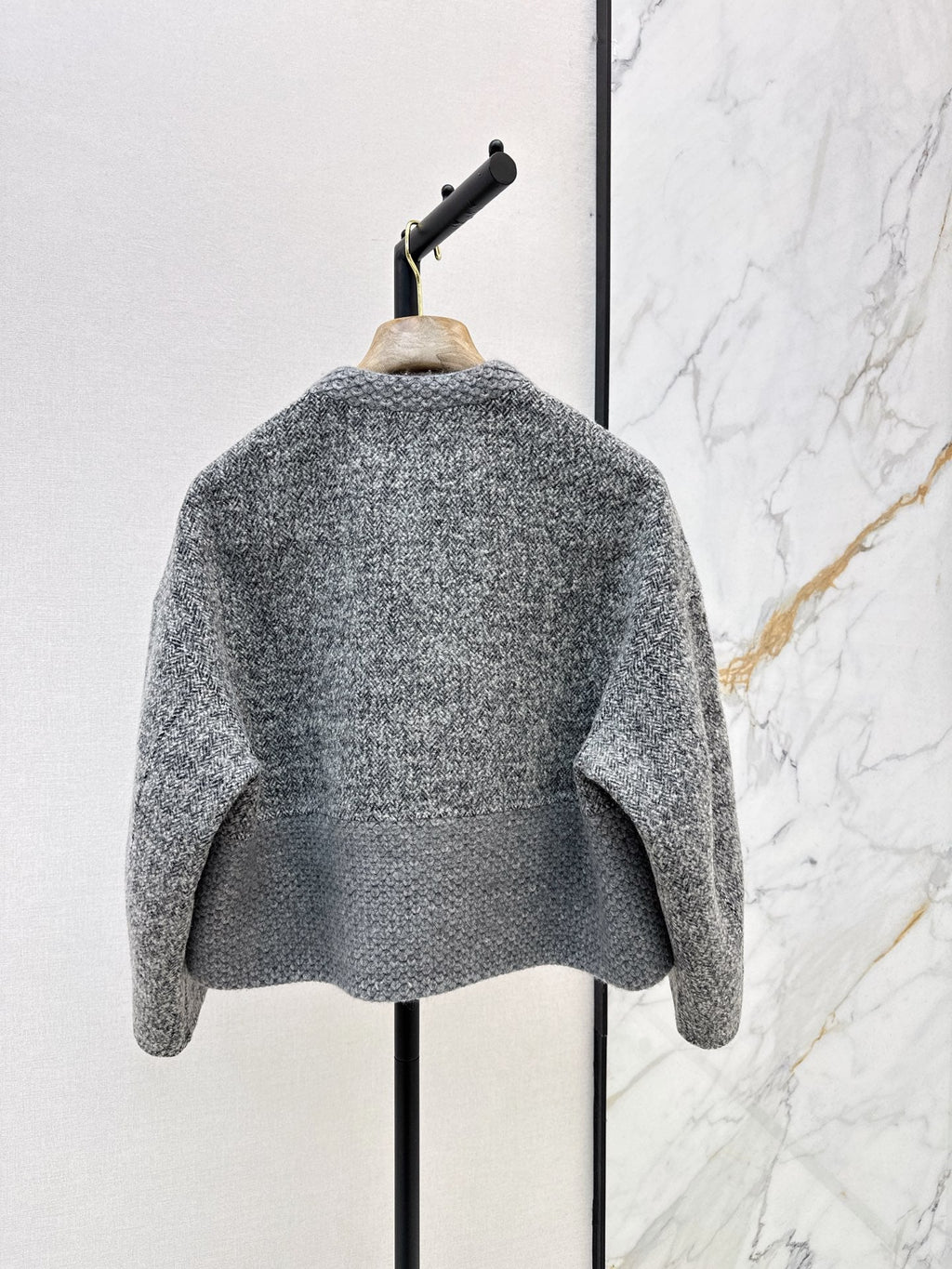 26Latest Autumn/Winter "Old Money" Style Reversible Wool-Blend Zip-Up Jacket with Cable-Knit Detailing