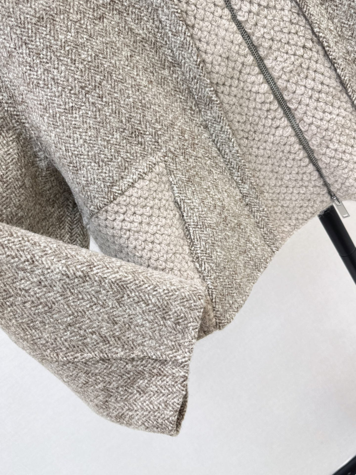26Latest Autumn/Winter "Old Money" Style Reversible Wool-Blend Zip-Up Jacket with Cable-Knit Detailing