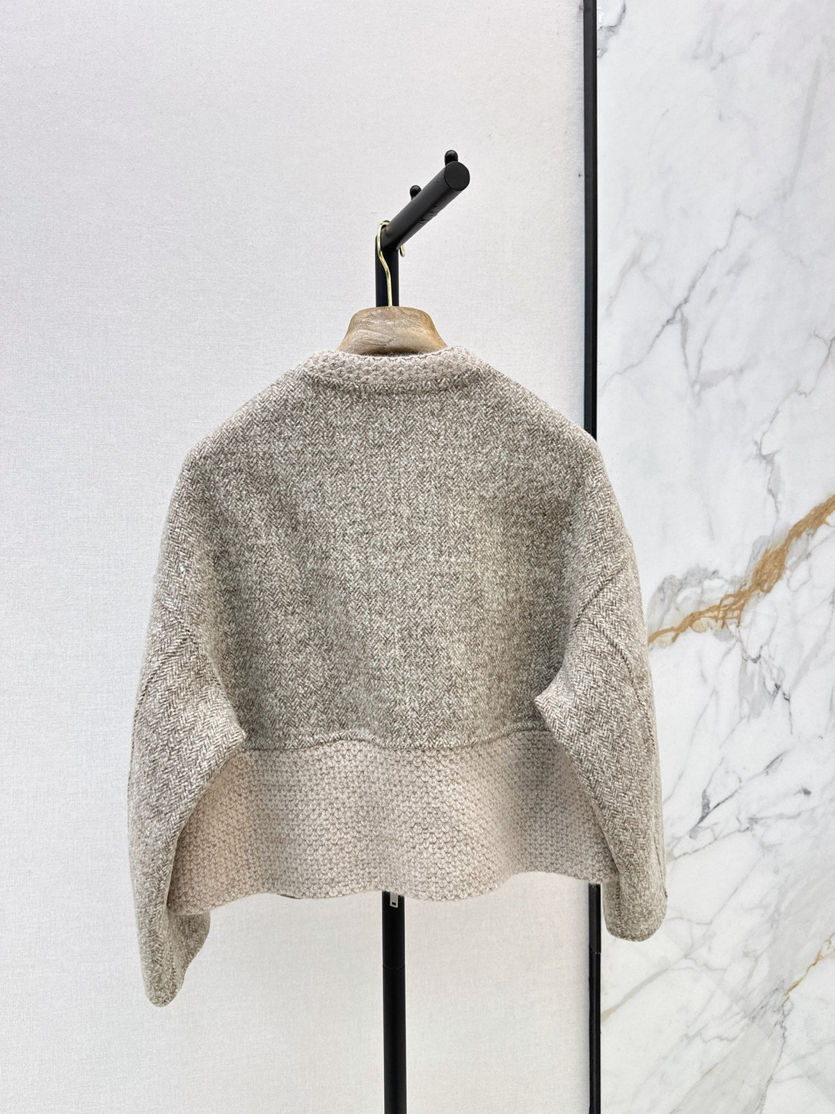 26Latest Autumn/Winter "Old Money" Style Reversible Wool-Blend Zip-Up Jacket with Cable-Knit Detailing