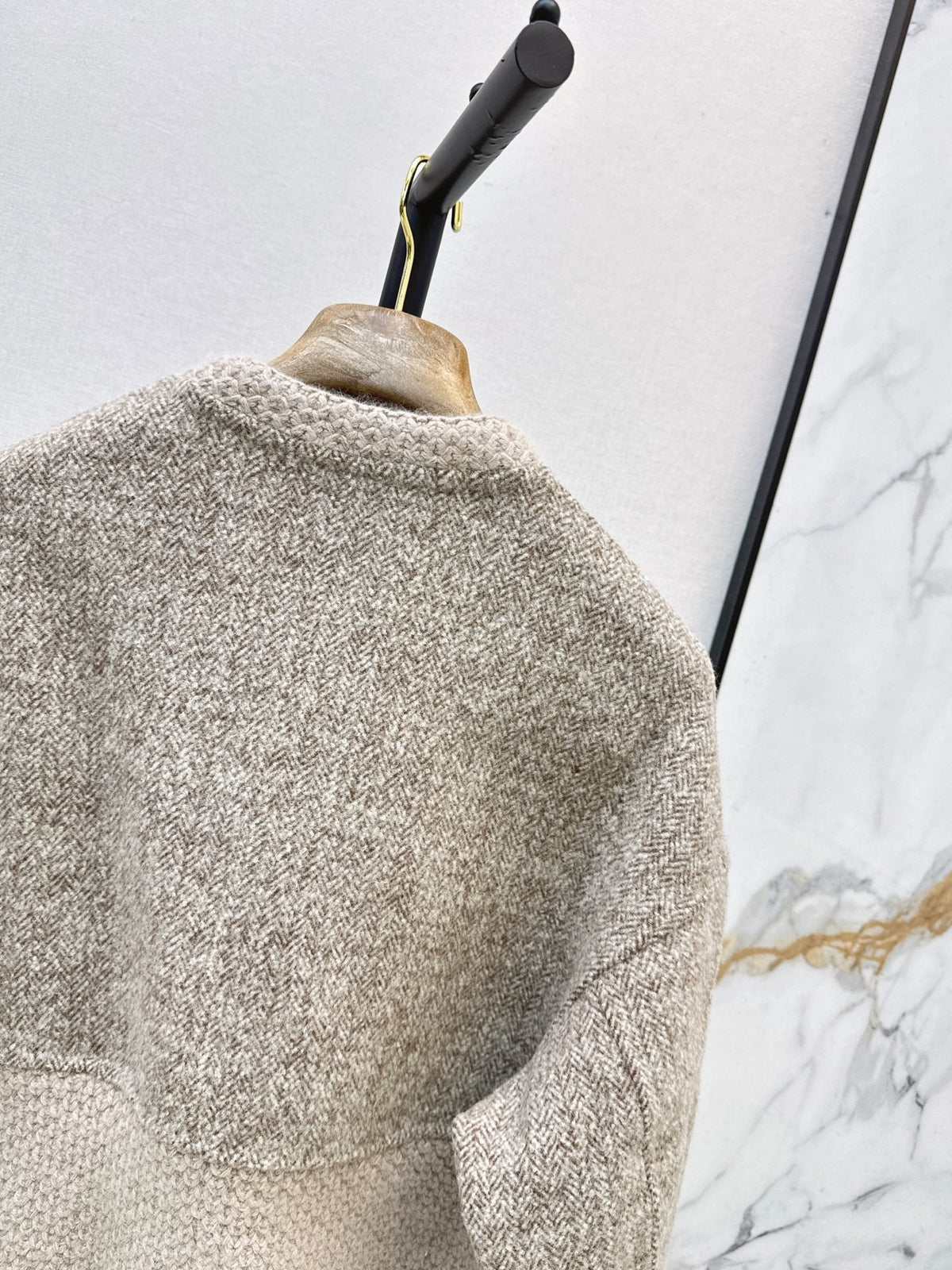 26Latest Autumn/Winter "Old Money" Style Reversible Wool-Blend Zip-Up Jacket with Cable-Knit Detailing