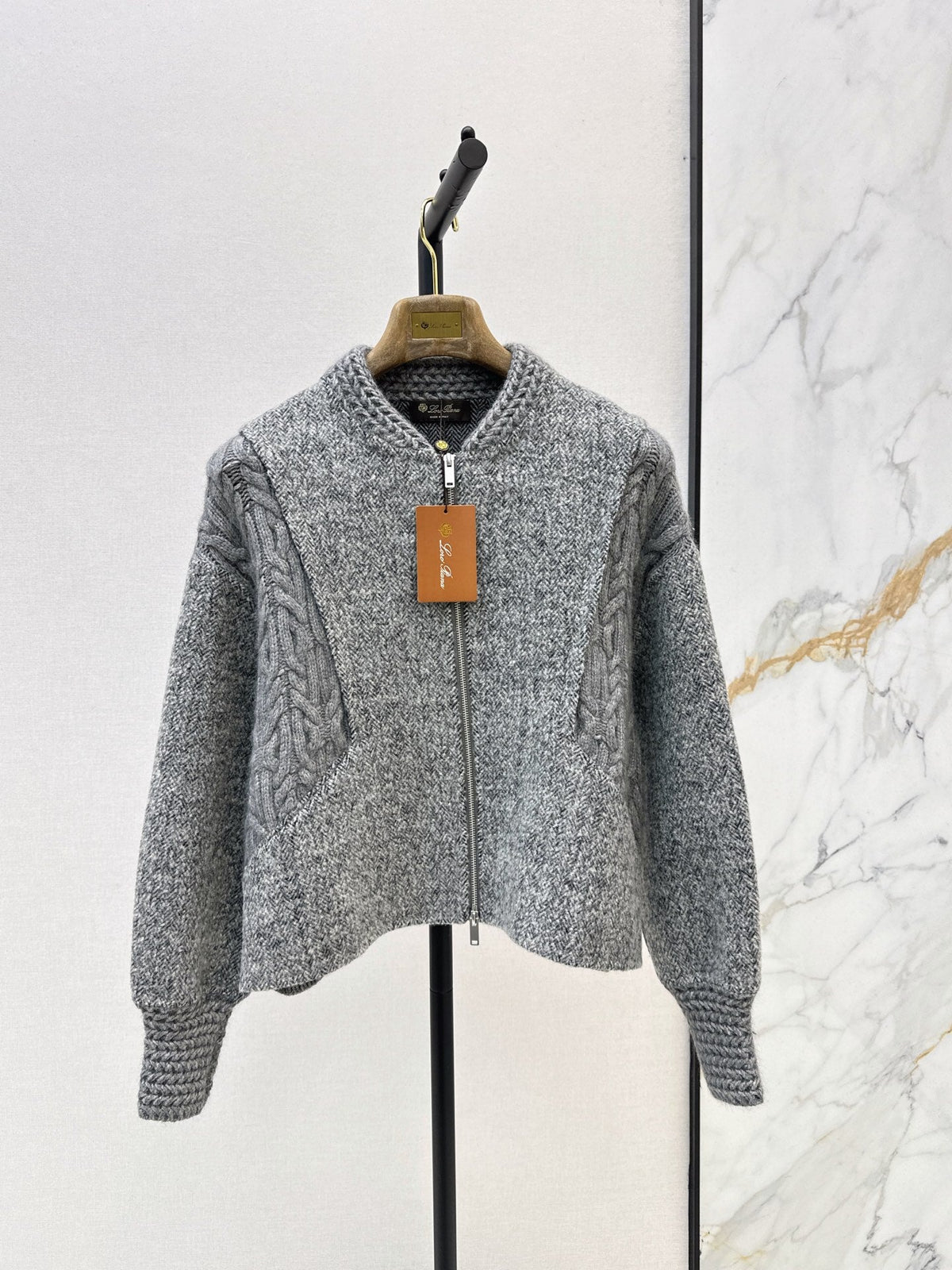 26Latest Autumn/Winter "Old Money" Style Reversible Wool-Blend Jacket: Jacquard & Solid Panel Design with Zip-Front & Crew Neck