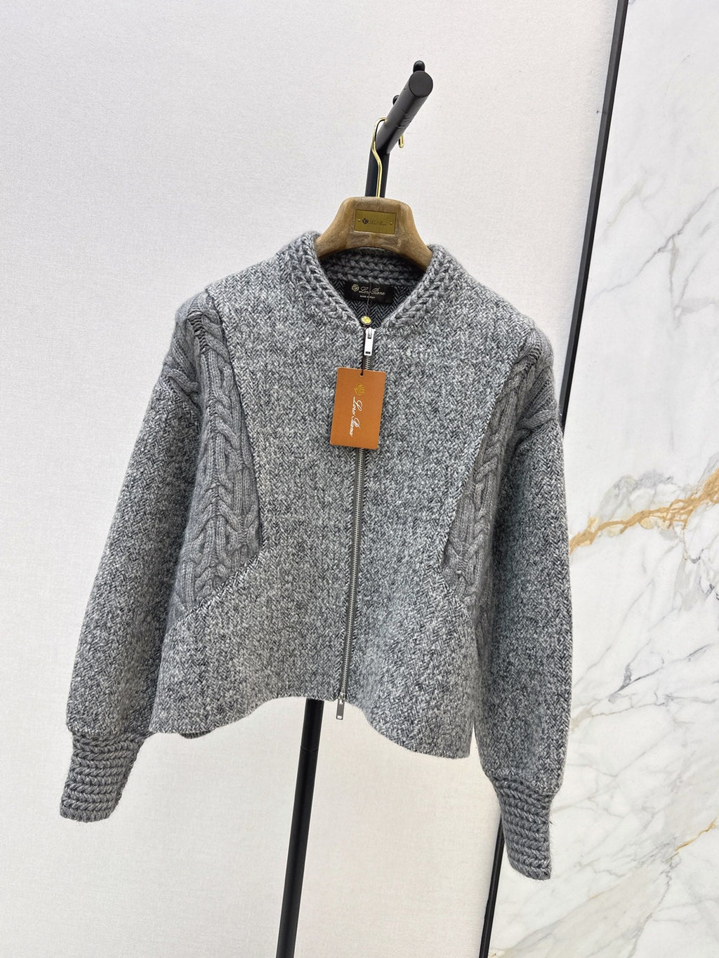 26Latest Autumn/Winter "Old Money" Style Reversible Wool-Blend Jacket: Jacquard & Solid Panel Design with Zip-Front & Crew Neck