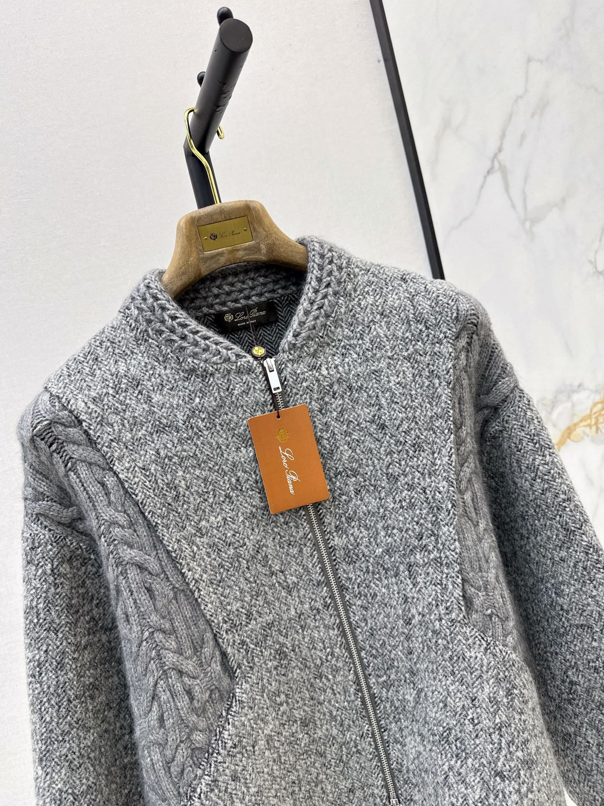 26Latest Autumn/Winter "Old Money" Style Reversible Wool-Blend Jacket: Jacquard & Solid Panel Design with Zip-Front & Crew Neck