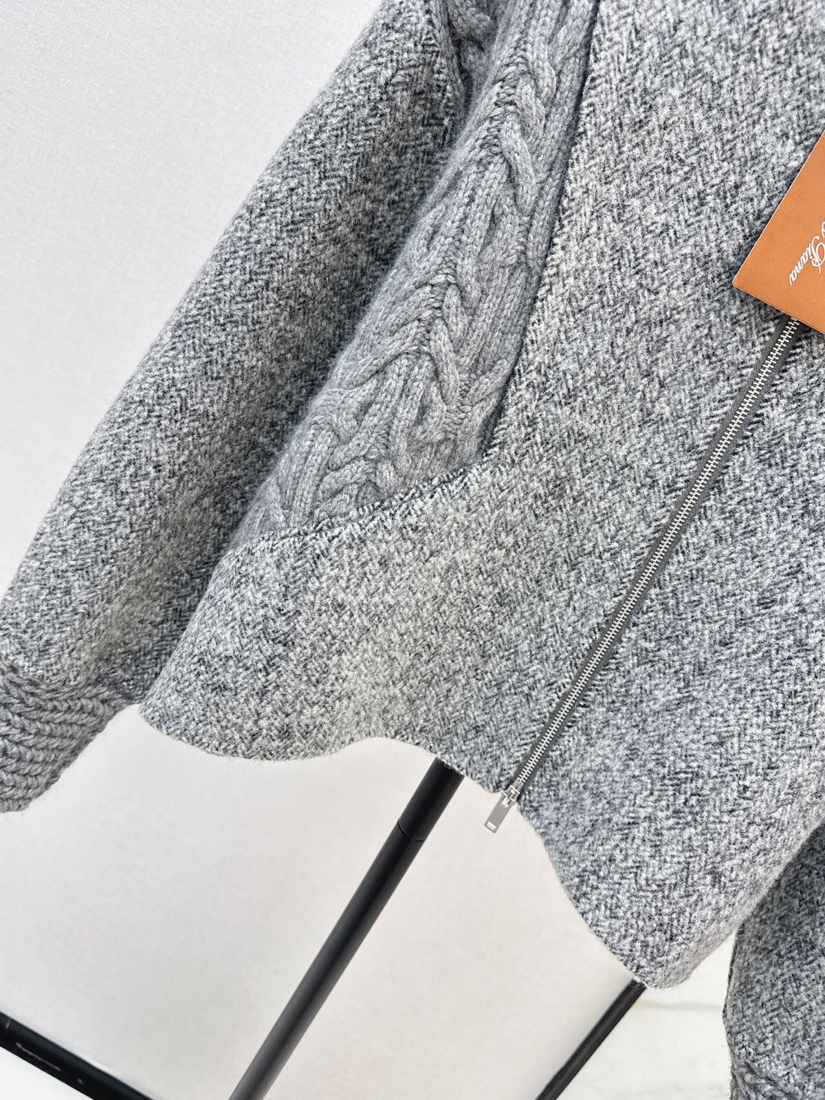 26Latest Autumn/Winter "Old Money" Style Reversible Wool-Blend Jacket: Jacquard & Solid Panel Design with Zip-Front & Crew Neck