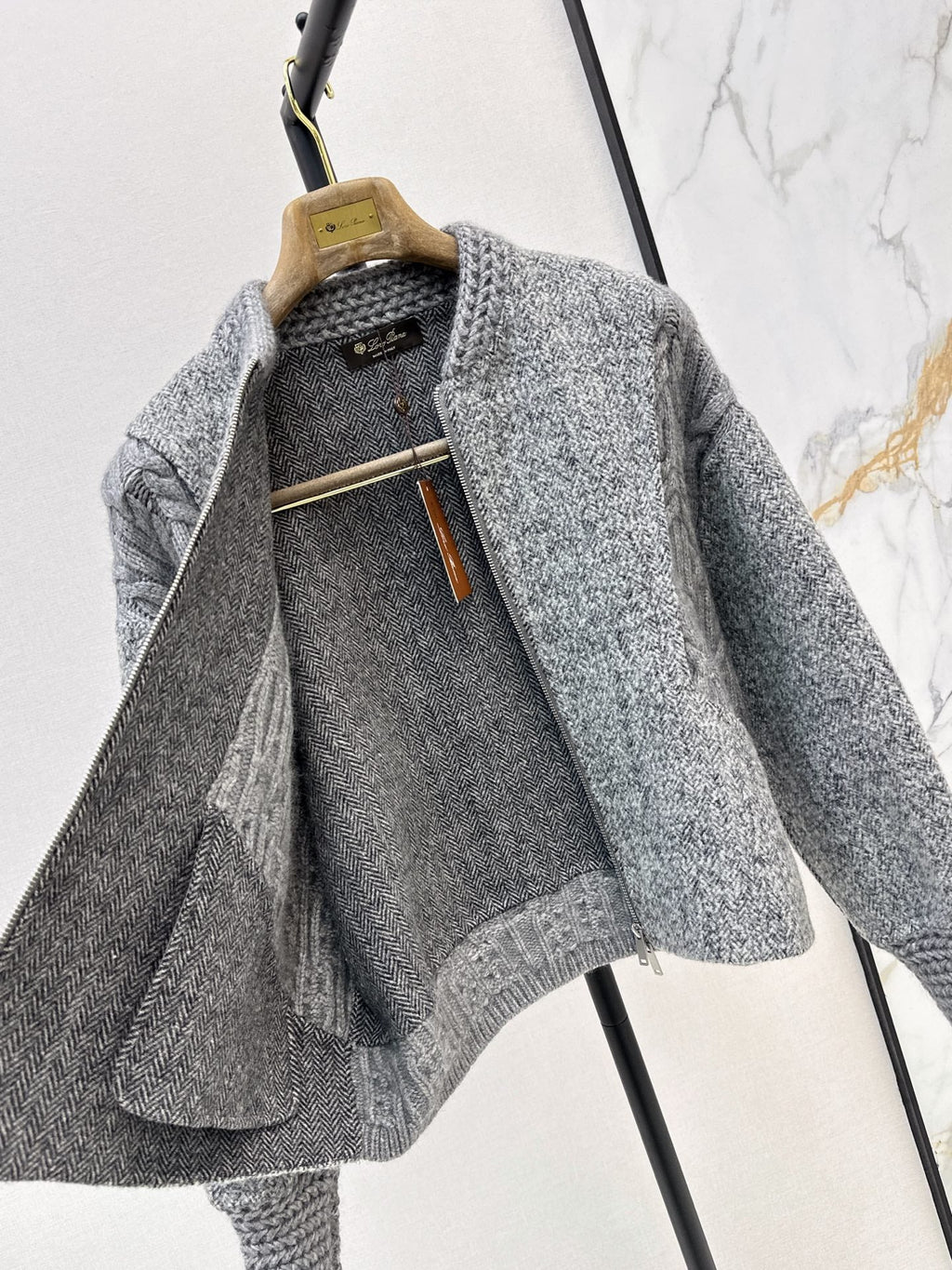 26Latest Autumn/Winter "Old Money" Style Reversible Wool-Blend Jacket: Jacquard & Solid Panel Design with Zip-Front & Crew Neck