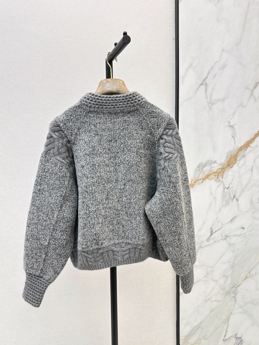 26Latest Autumn/Winter "Old Money" Style Reversible Wool-Blend Jacket: Jacquard & Solid Panel Design with Zip-Front & Crew Neck