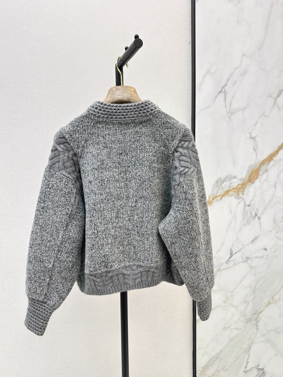 26Latest Autumn/Winter "Old Money" Style Reversible Wool-Blend Jacket: Jacquard & Solid Panel Design with Zip-Front & Crew Neck