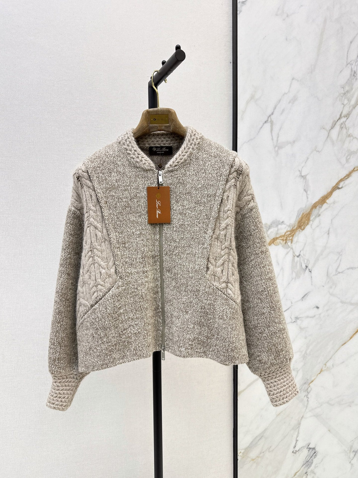 26Latest Autumn/Winter "Old Money" Style Reversible Wool-Blend Jacket: Jacquard & Solid Panel Design with Zip-Front & Crew Neck