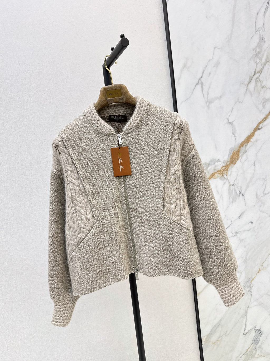 26Latest Autumn/Winter "Old Money" Style Reversible Wool-Blend Jacket: Jacquard & Solid Panel Design with Zip-Front & Crew Neck