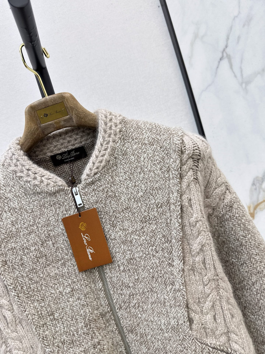 26Latest Autumn/Winter "Old Money" Style Reversible Wool-Blend Jacket: Jacquard & Solid Panel Design with Zip-Front & Crew Neck