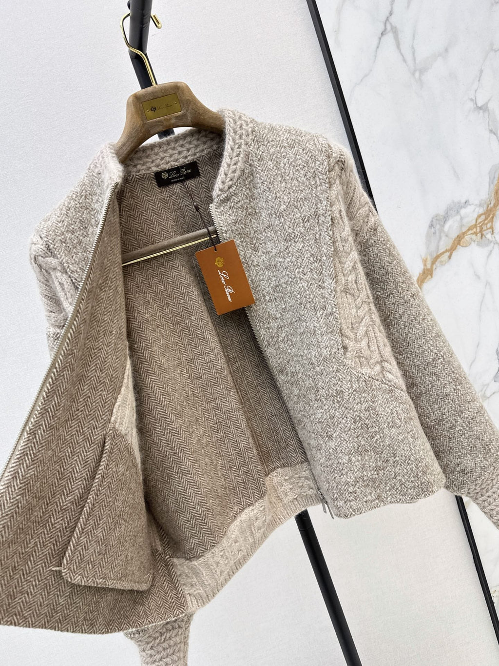 26Latest Autumn/Winter "Old Money" Style Reversible Wool-Blend Jacket: Jacquard & Solid Panel Design with Zip-Front & Crew Neck