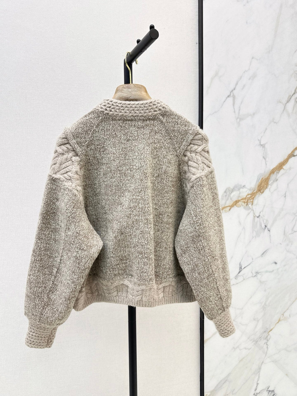 26Latest Autumn/Winter "Old Money" Style Reversible Wool-Blend Jacket: Jacquard & Solid Panel Design with Zip-Front & Crew Neck