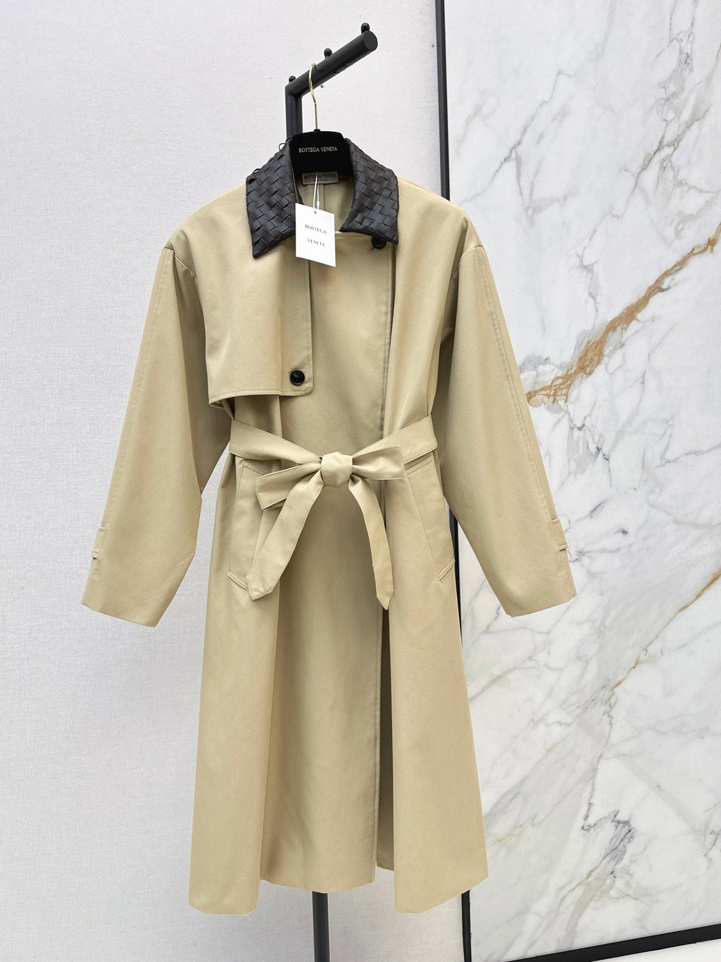 26Latest Autumn/Winter Long Trench Coat with Woven Leather Collar