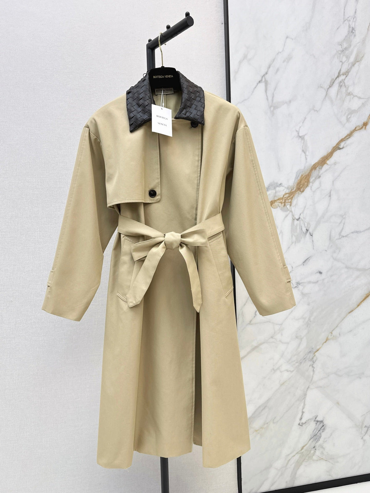 26Latest Autumn/Winter Long Trench Coat with Woven Leather Collar