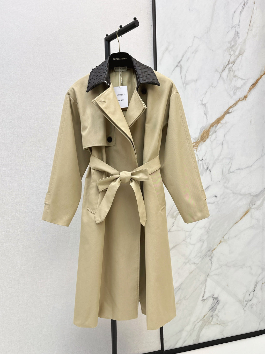 26Latest Autumn/Winter Long Trench Coat with Woven Leather Collar