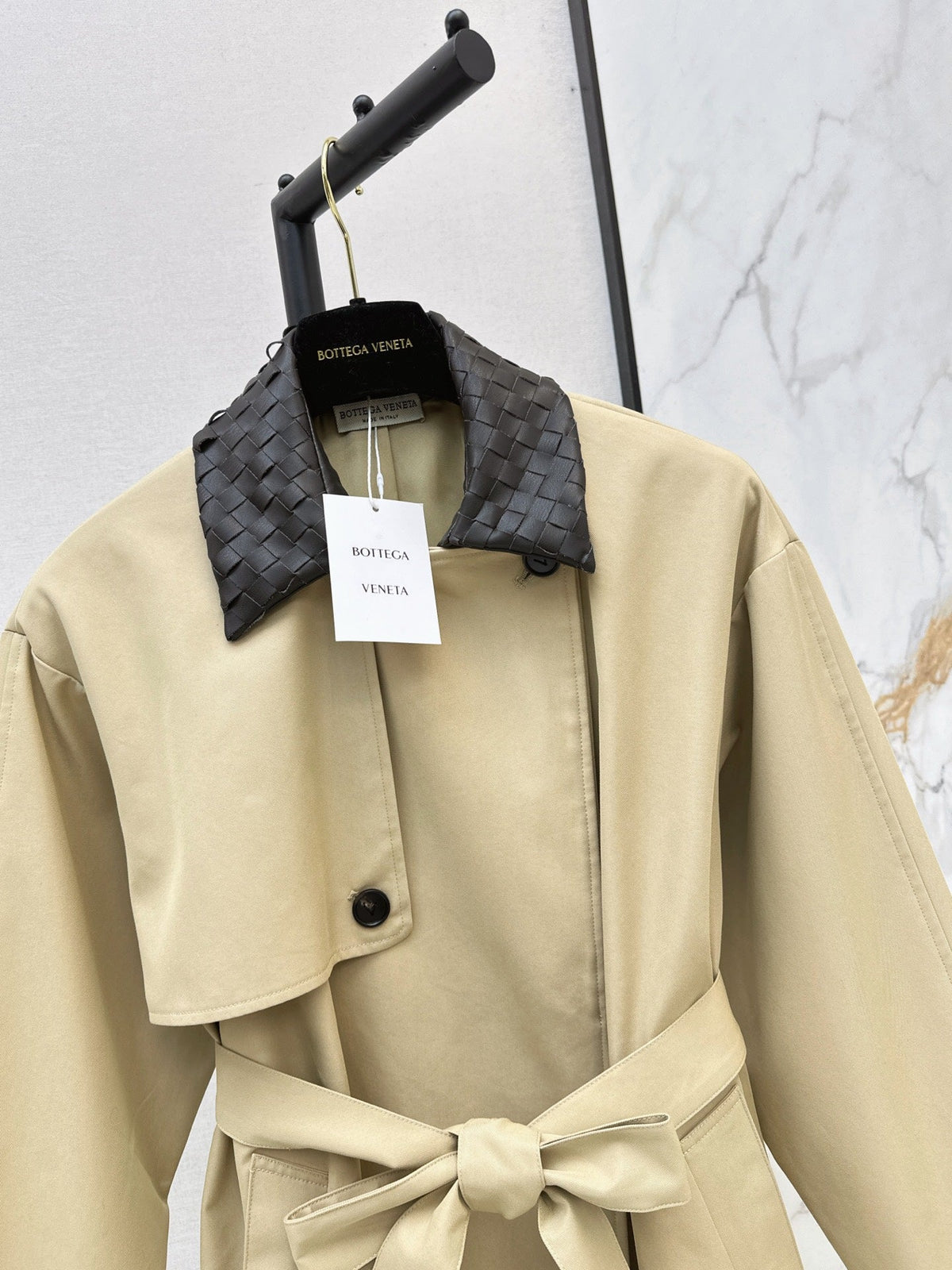 26Latest Autumn/Winter Long Trench Coat with Woven Leather Collar