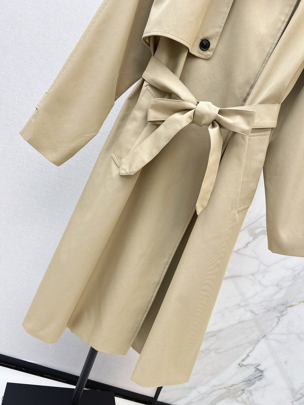 26Latest Autumn/Winter Long Trench Coat with Woven Leather Collar