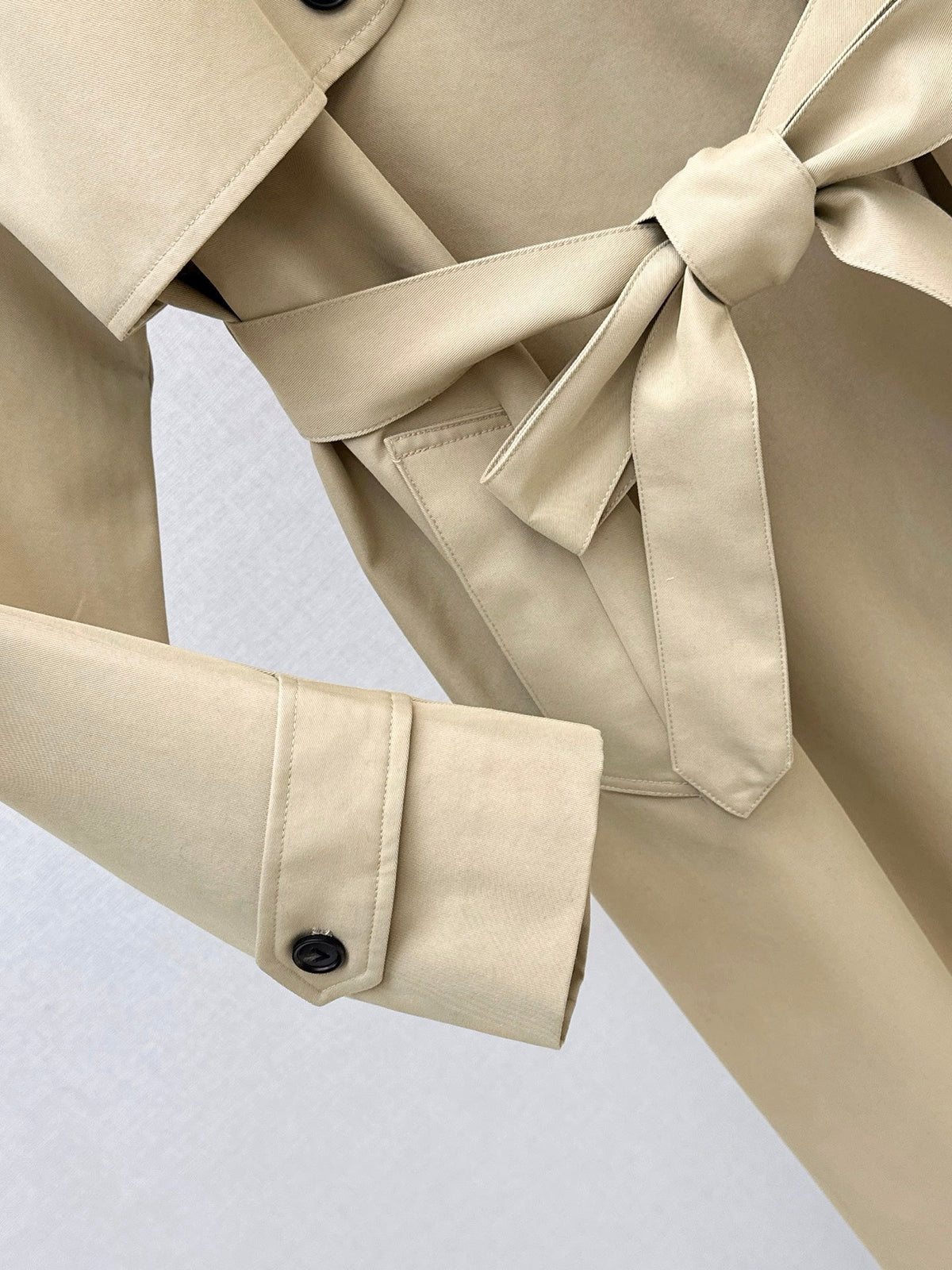 26Latest Autumn/Winter Long Trench Coat with Woven Leather Collar
