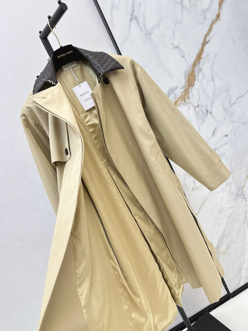 26Latest Autumn/Winter Long Trench Coat with Woven Leather Collar