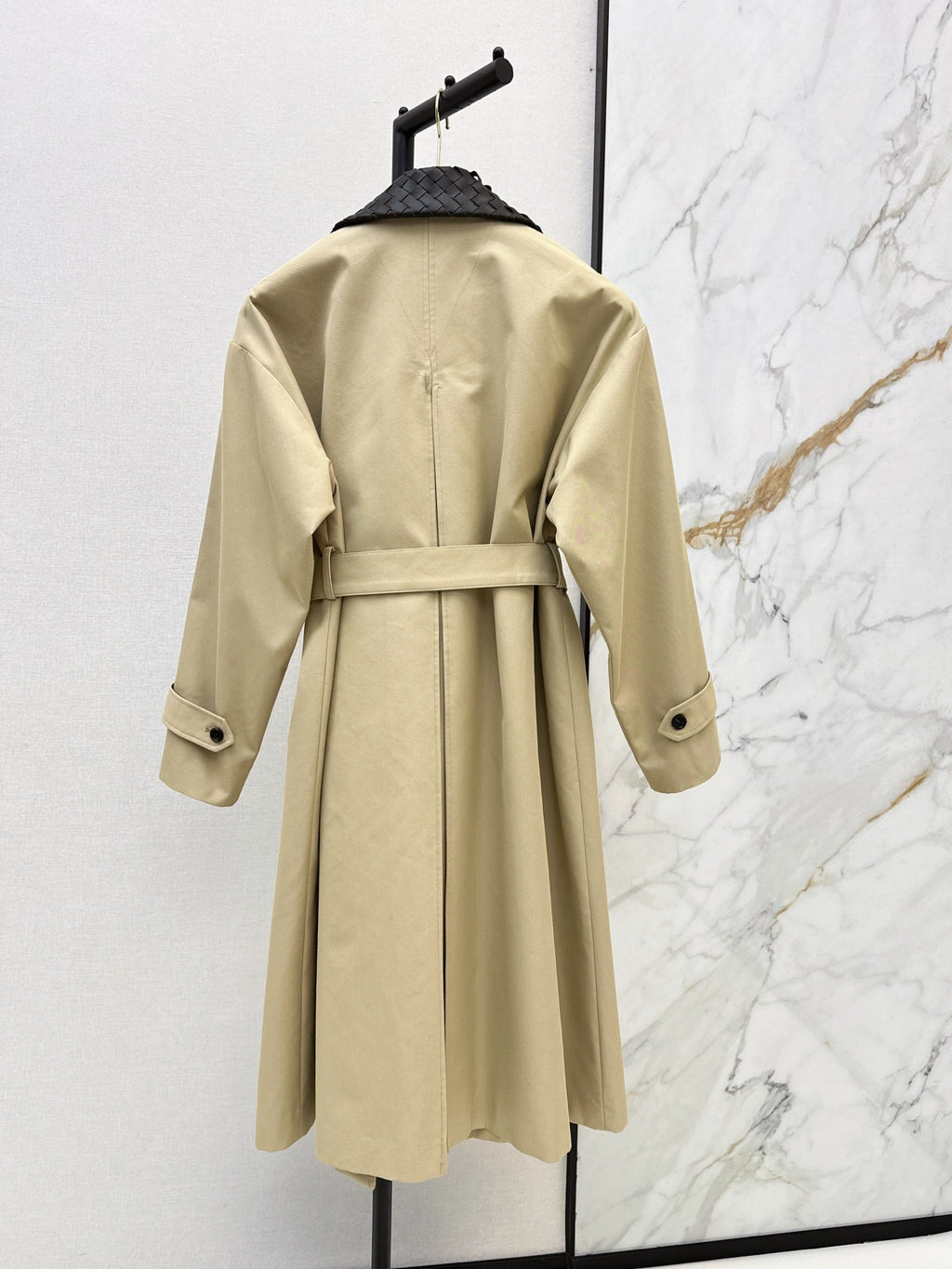 26Latest Autumn/Winter Long Trench Coat with Woven Leather Collar