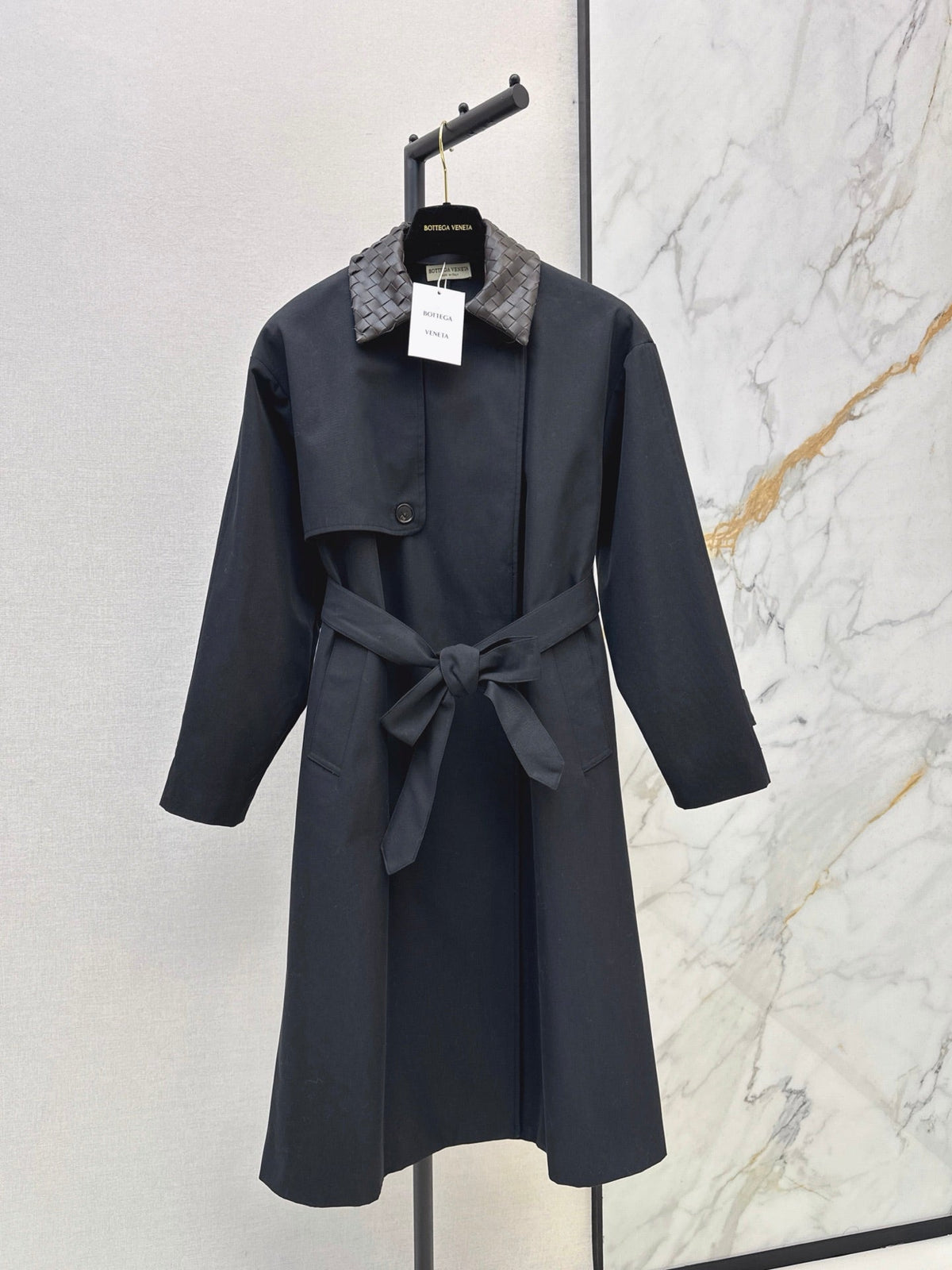 26Latest Autumn/Winter Long Trench Coat with Woven Leather Collar