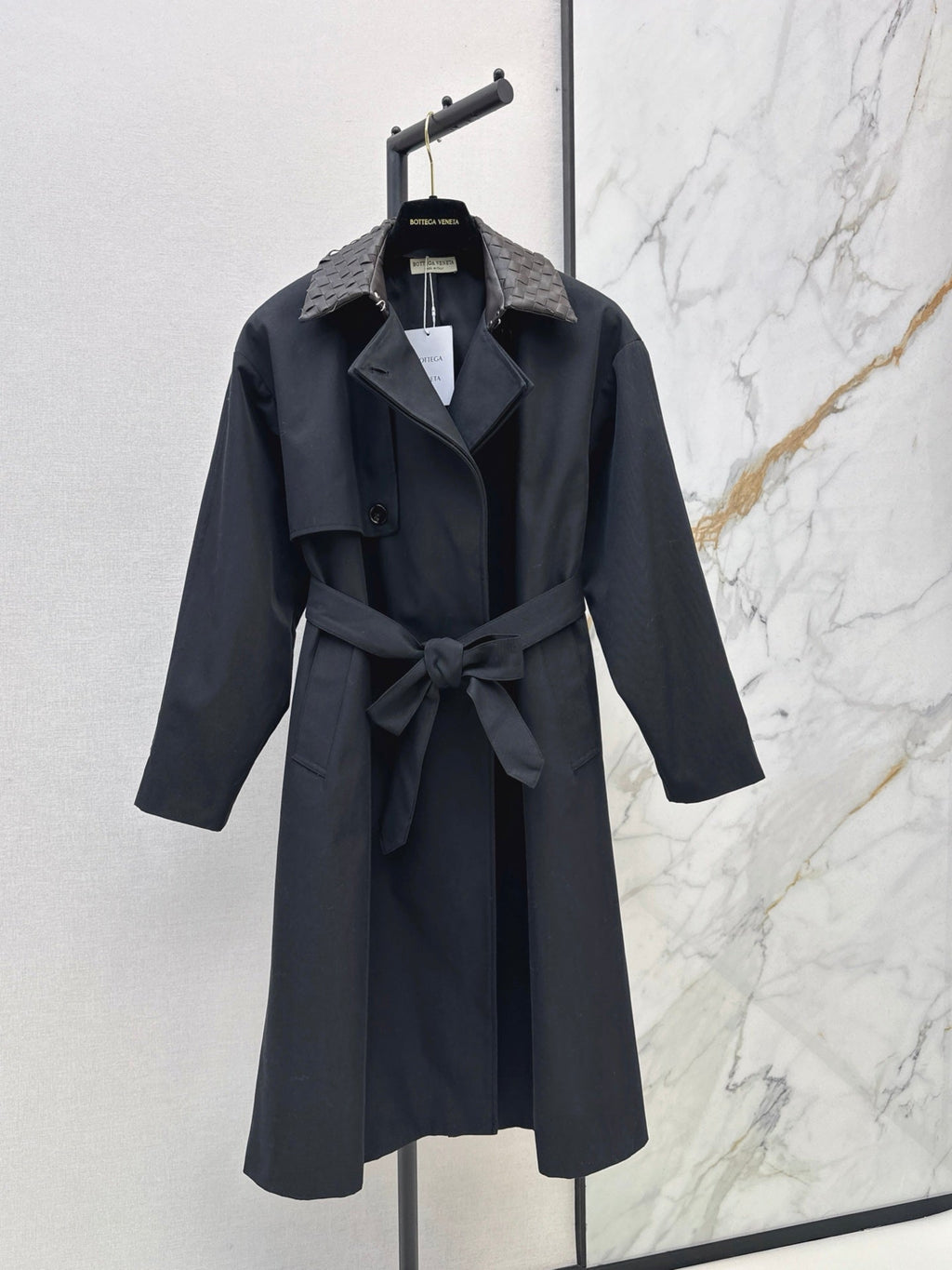 26Latest Autumn/Winter Long Trench Coat with Woven Leather Collar