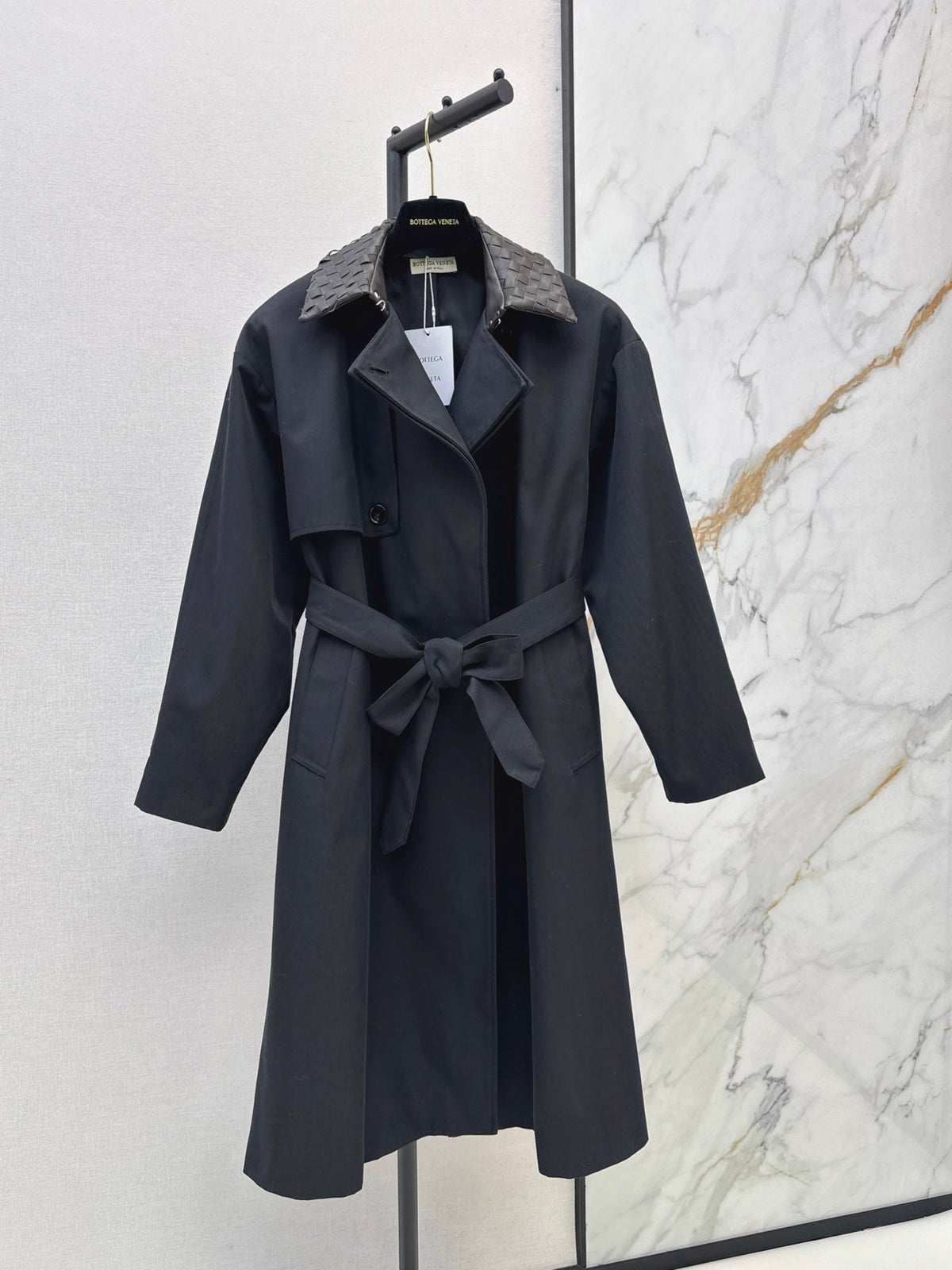26Latest Autumn/Winter Long Trench Coat with Woven Leather Collar