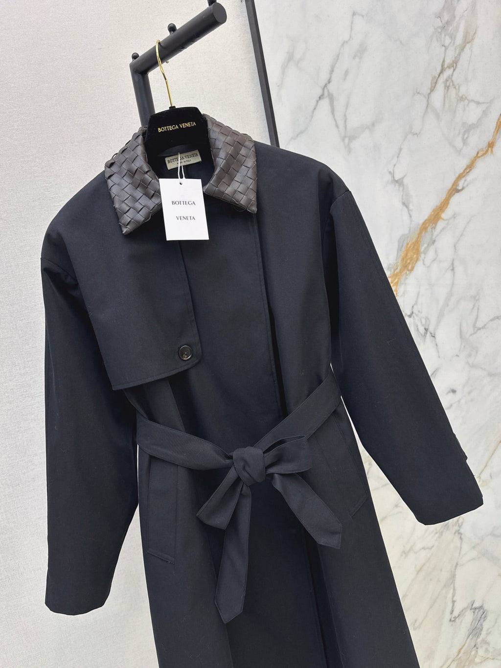26Latest Autumn/Winter Long Trench Coat with Woven Leather Collar