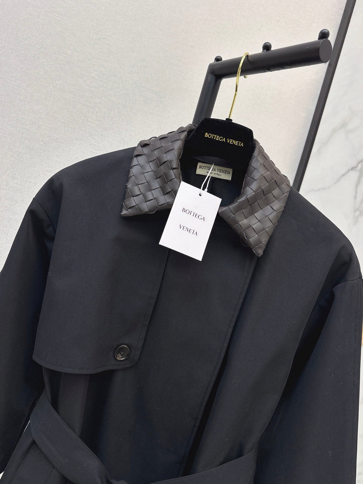 26Latest Autumn/Winter Long Trench Coat with Woven Leather Collar