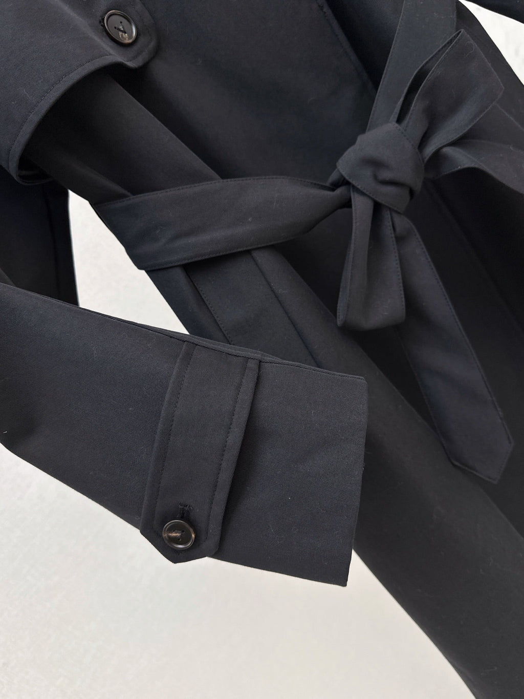 26Latest Autumn/Winter Long Trench Coat with Woven Leather Collar