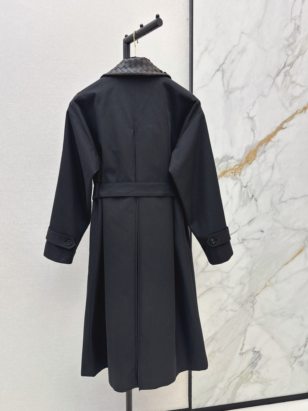 26Latest Autumn/Winter Long Trench Coat with Woven Leather Collar
