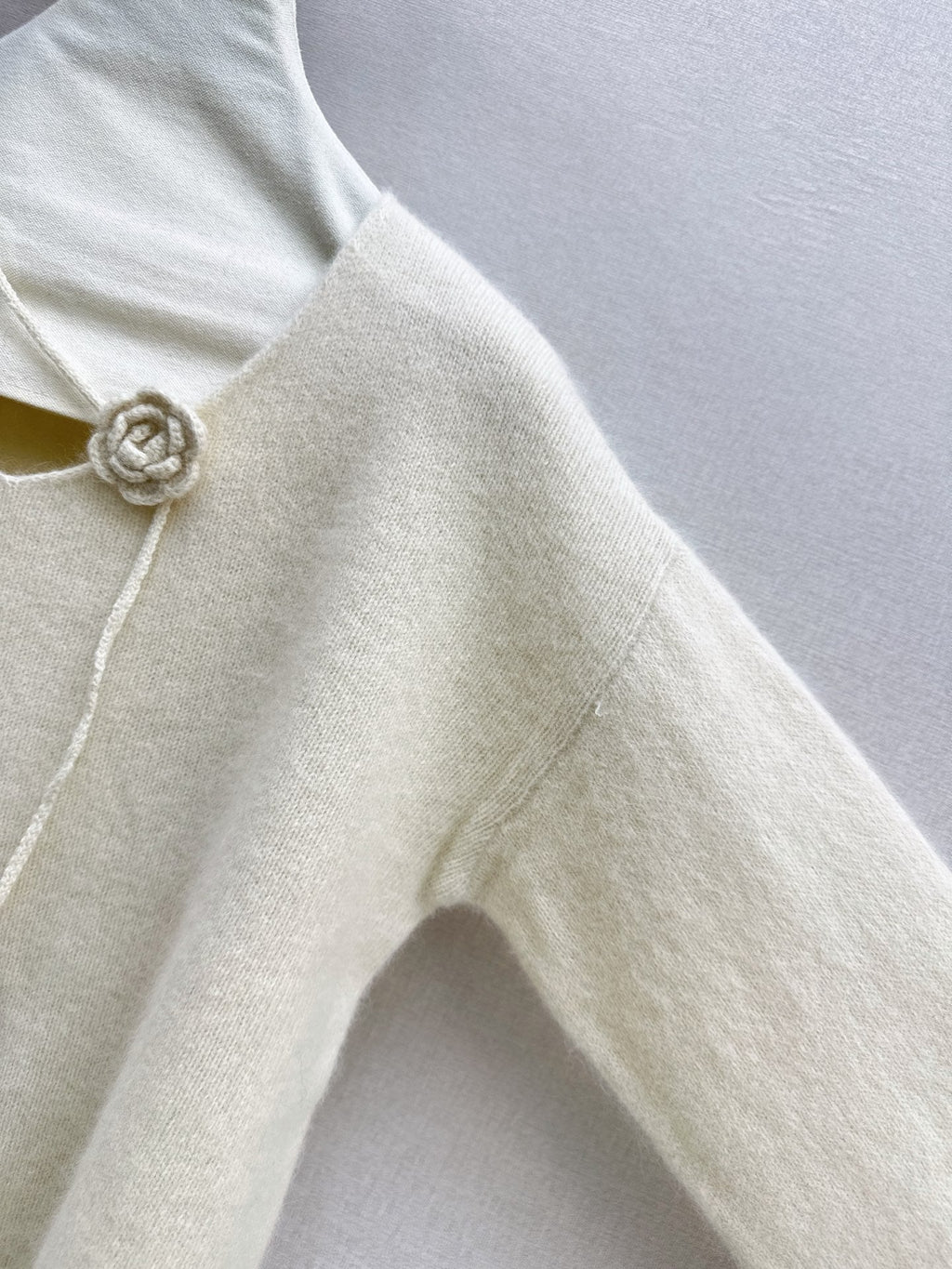 26Latest Autumn/Winter V-Neck Sweater with 3D Floral Embellishments