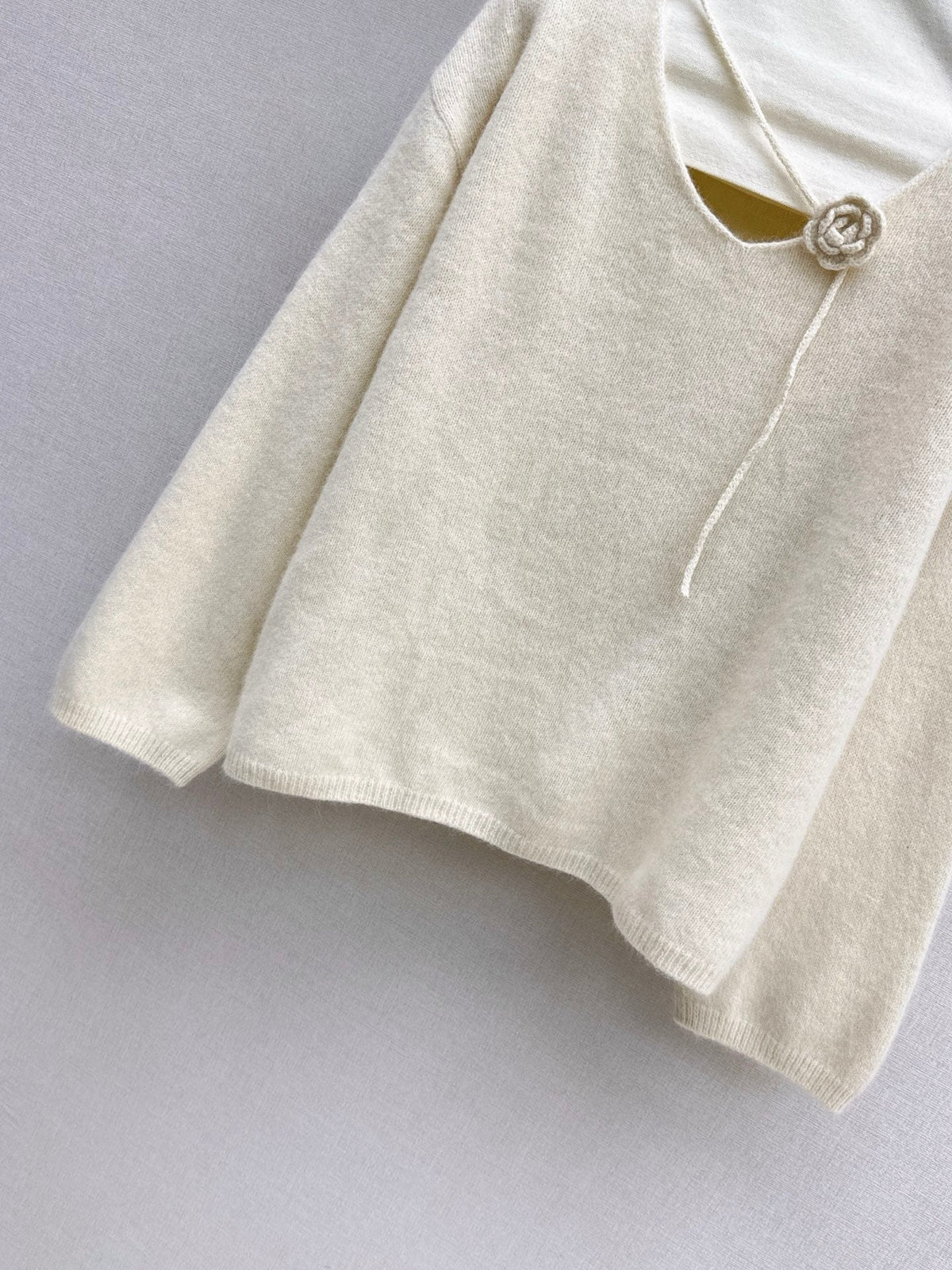 26Latest Autumn/Winter V-Neck Sweater with 3D Floral Embellishments