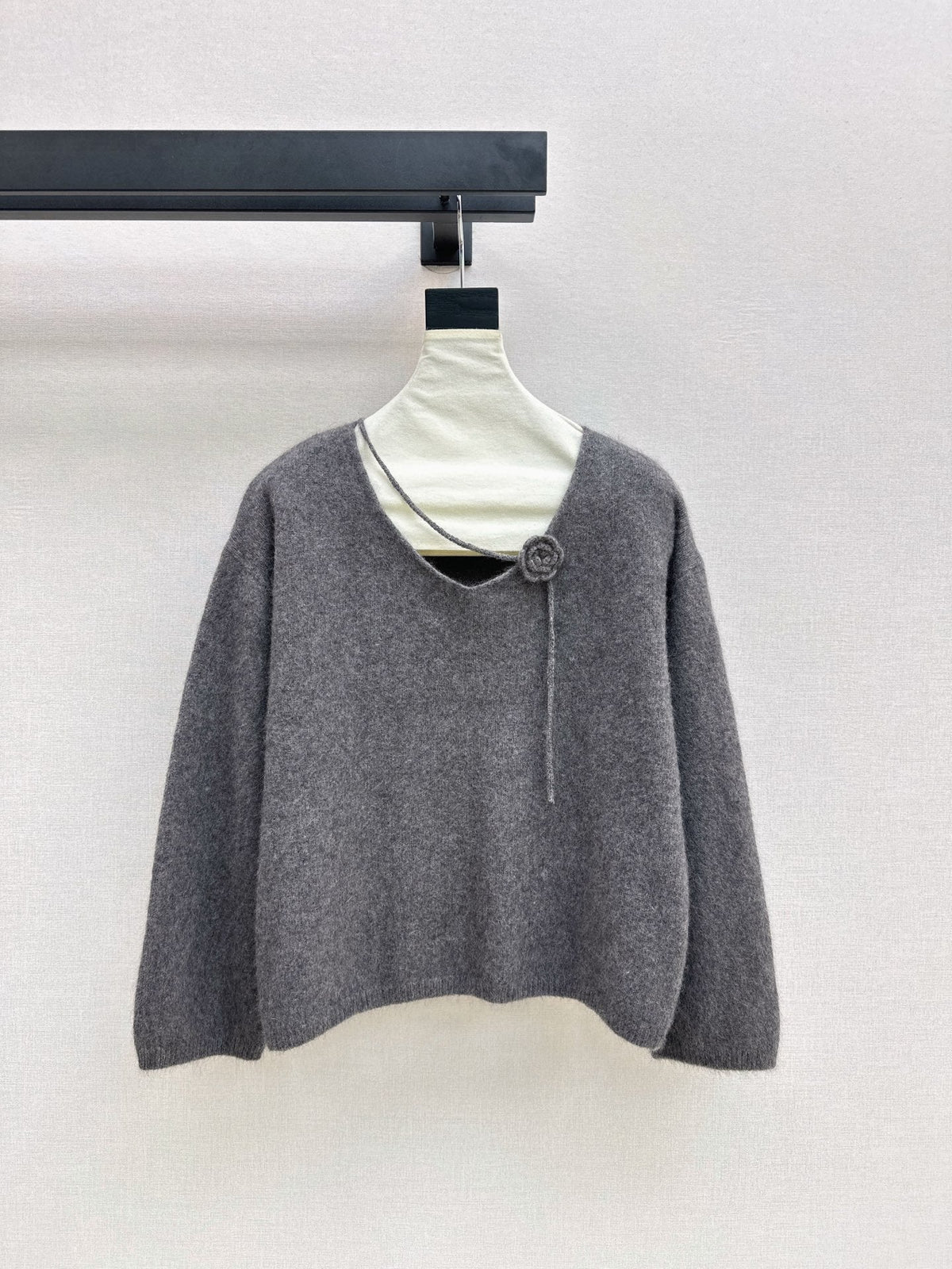 26Latest Autumn/Winter V-Neck Sweater with 3D Floral Embellishments