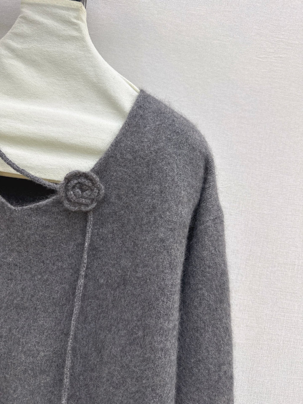 26Latest Autumn/Winter V-Neck Sweater with 3D Floral Embellishments