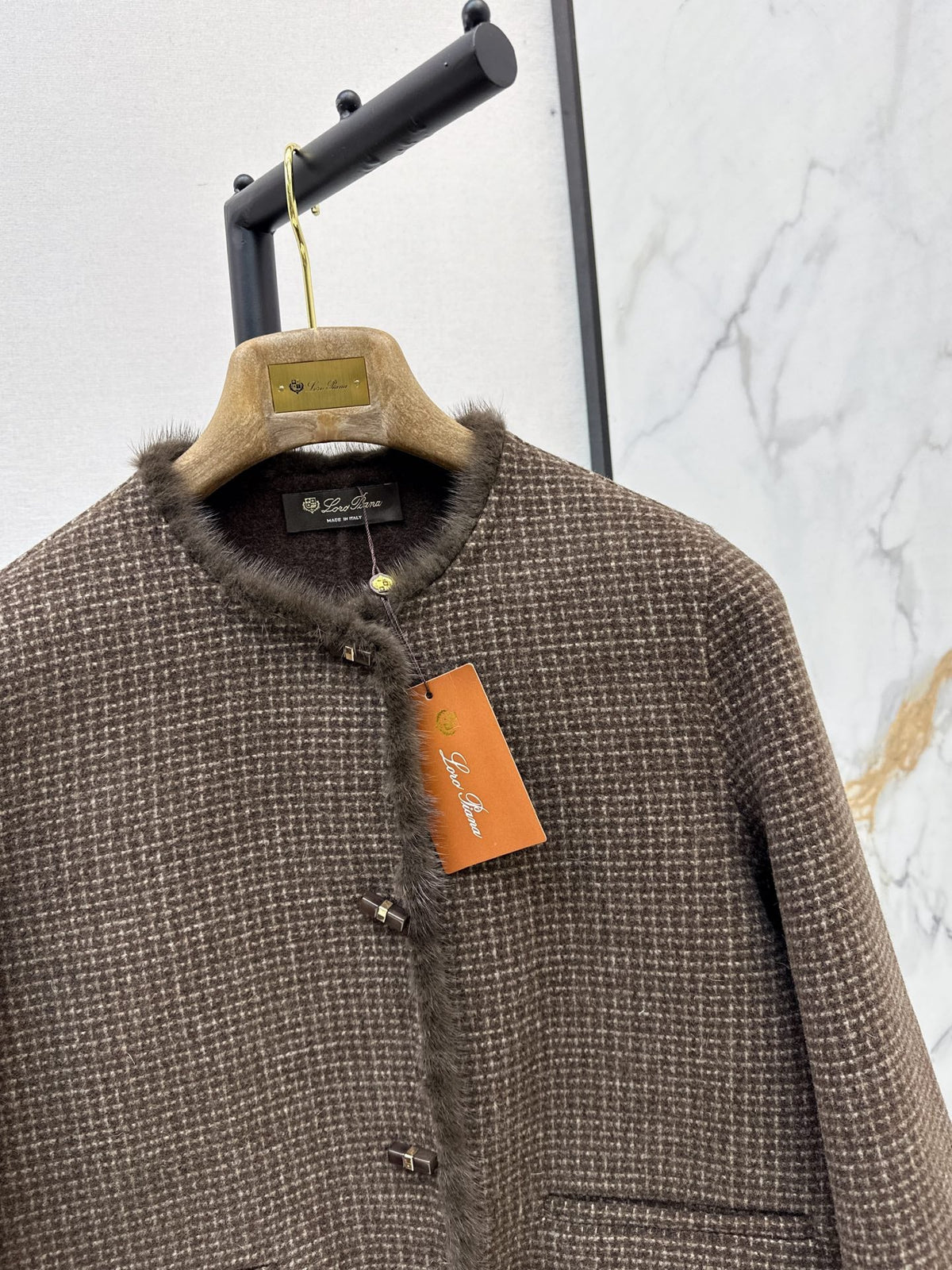 26Latest Autumn/Winter Premium Short Double-Faced Wool-Blend Jacket with Mink Fur Trim & Plaid Pattern