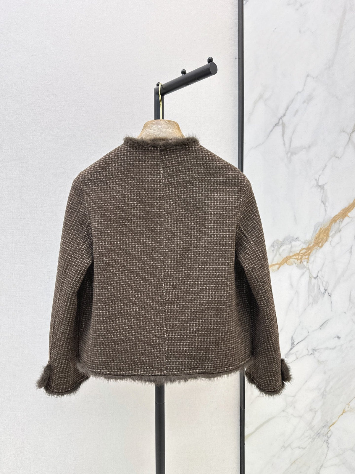 26Latest Autumn/Winter Premium Short Double-Faced Wool-Blend Jacket with Mink Fur Trim & Plaid Pattern