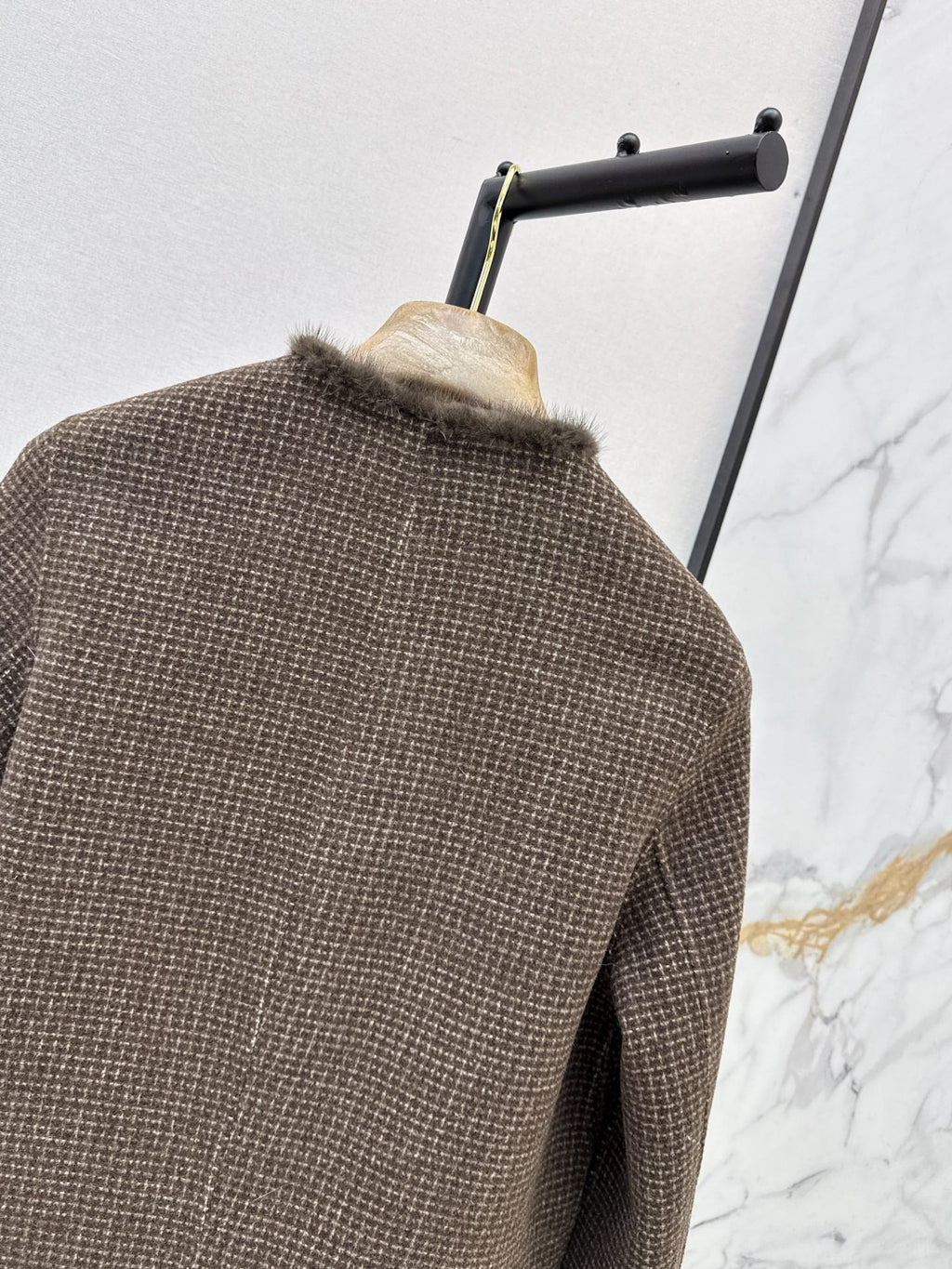 26Latest Autumn/Winter Premium Short Double-Faced Wool-Blend Jacket with Mink Fur Trim & Plaid Pattern