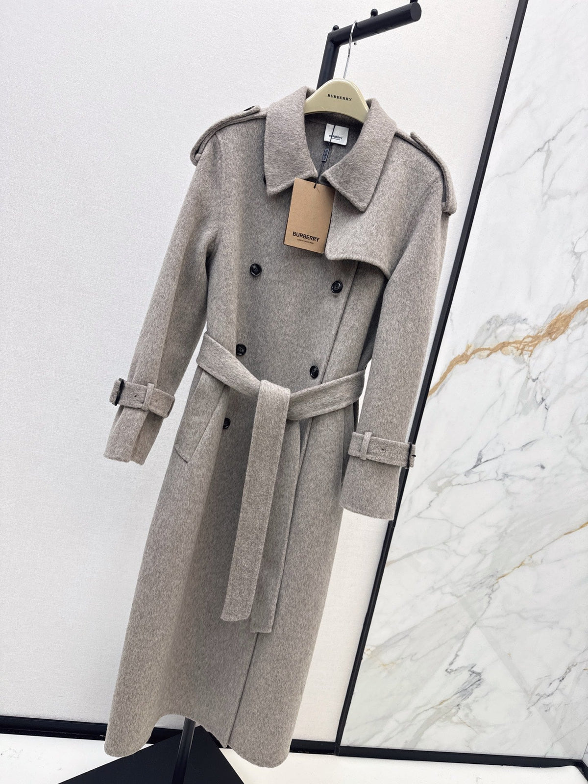 26Latest Autumn/Winter Double-Faced Wool Coat: Long, Waist-Cinching Design Exuding Sophisticated, Gentle Elegance