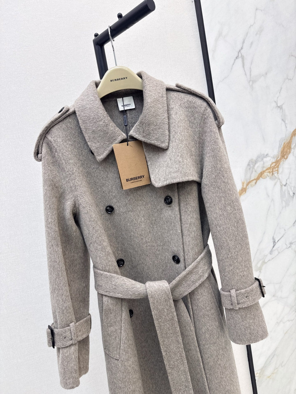 26Latest Autumn/Winter Double-Faced Wool Coat: Long, Waist-Cinching Design Exuding Sophisticated, Gentle Elegance