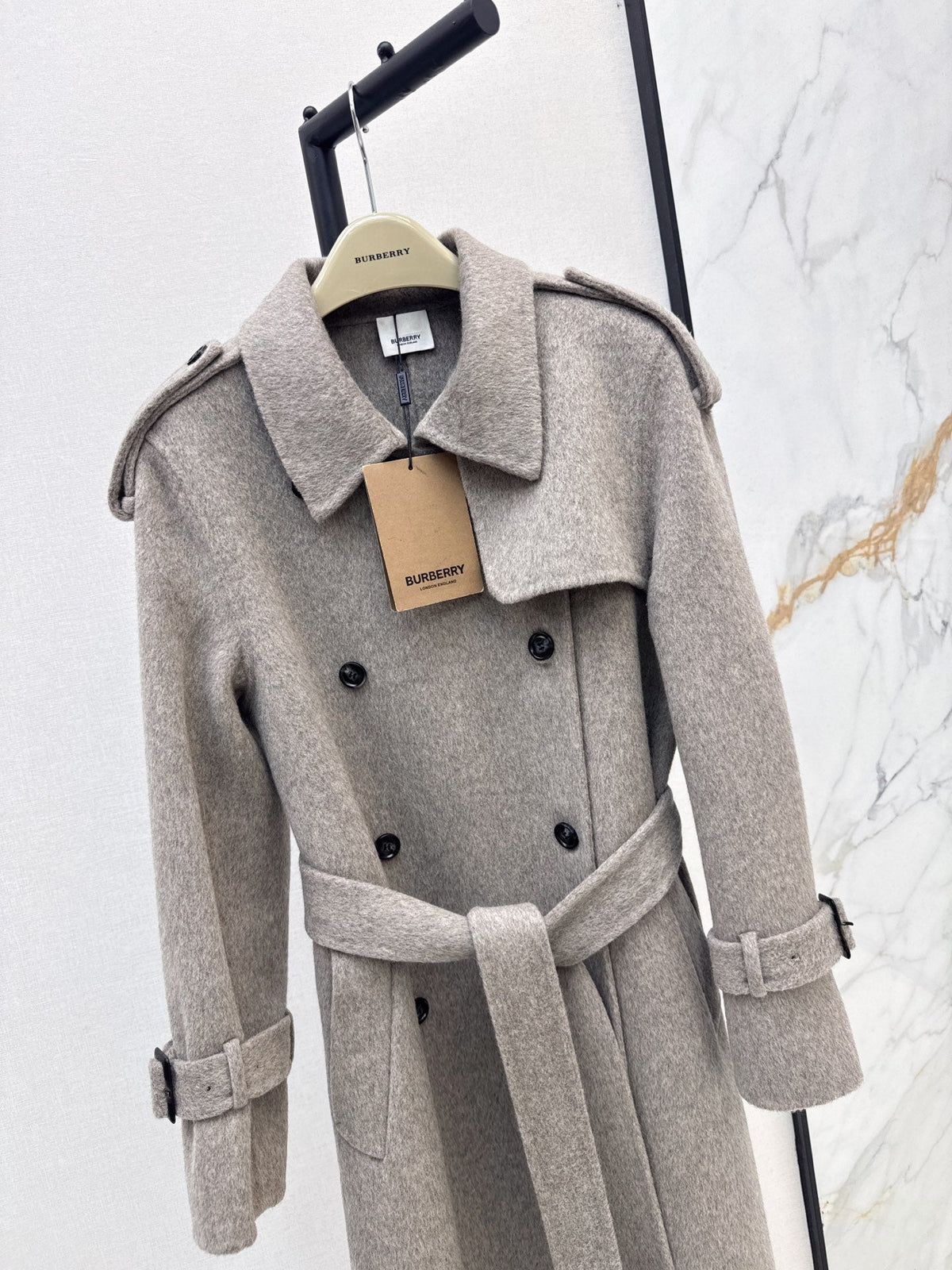 26Latest Autumn/Winter Double-Faced Wool Coat: Long, Waist-Cinching Design Exuding Sophisticated, Gentle Elegance