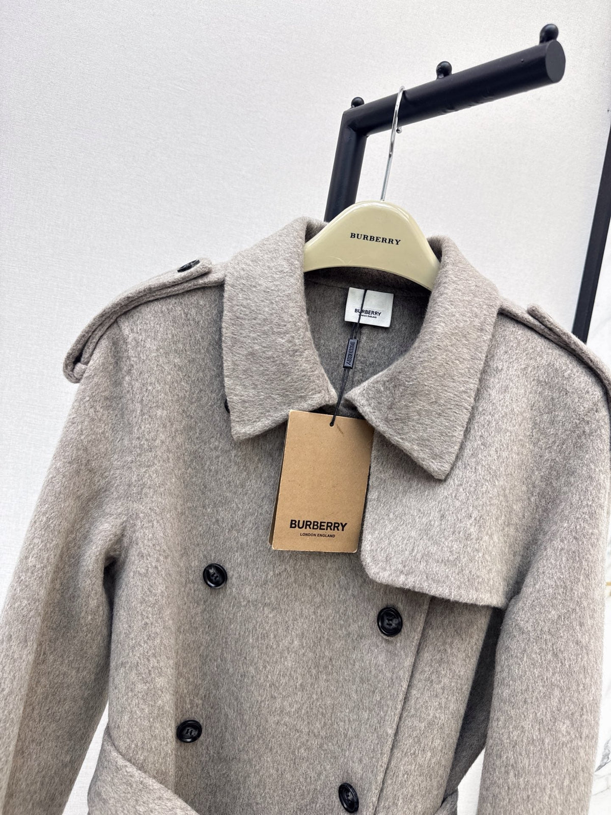 26Latest Autumn/Winter Double-Faced Wool Coat: Long, Waist-Cinching Design Exuding Sophisticated, Gentle Elegance