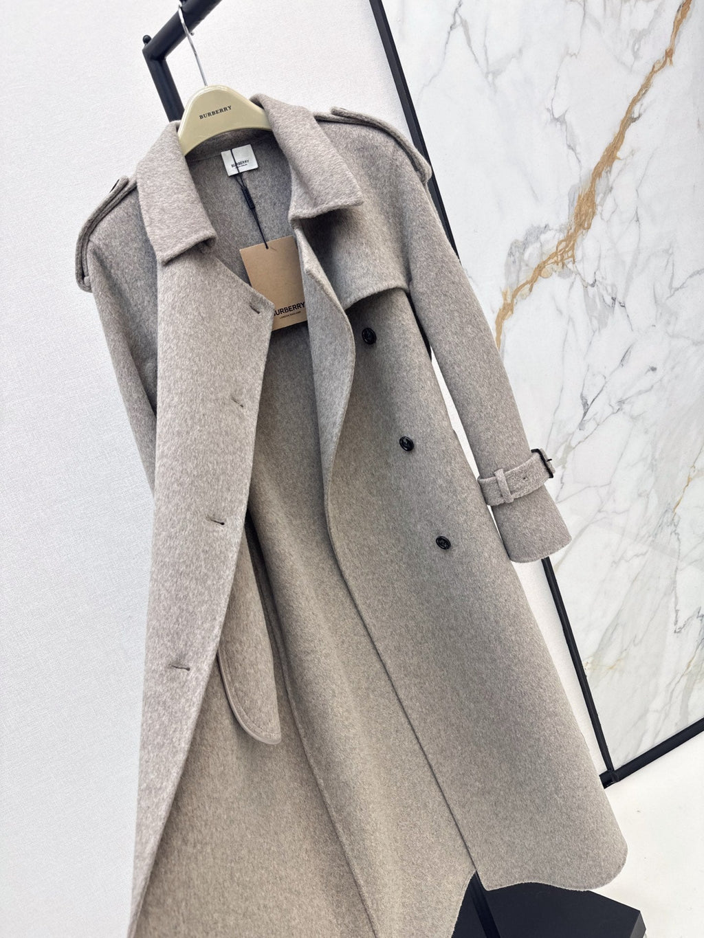 26Latest Autumn/Winter Double-Faced Wool Coat: Long, Waist-Cinching Design Exuding Sophisticated, Gentle Elegance
