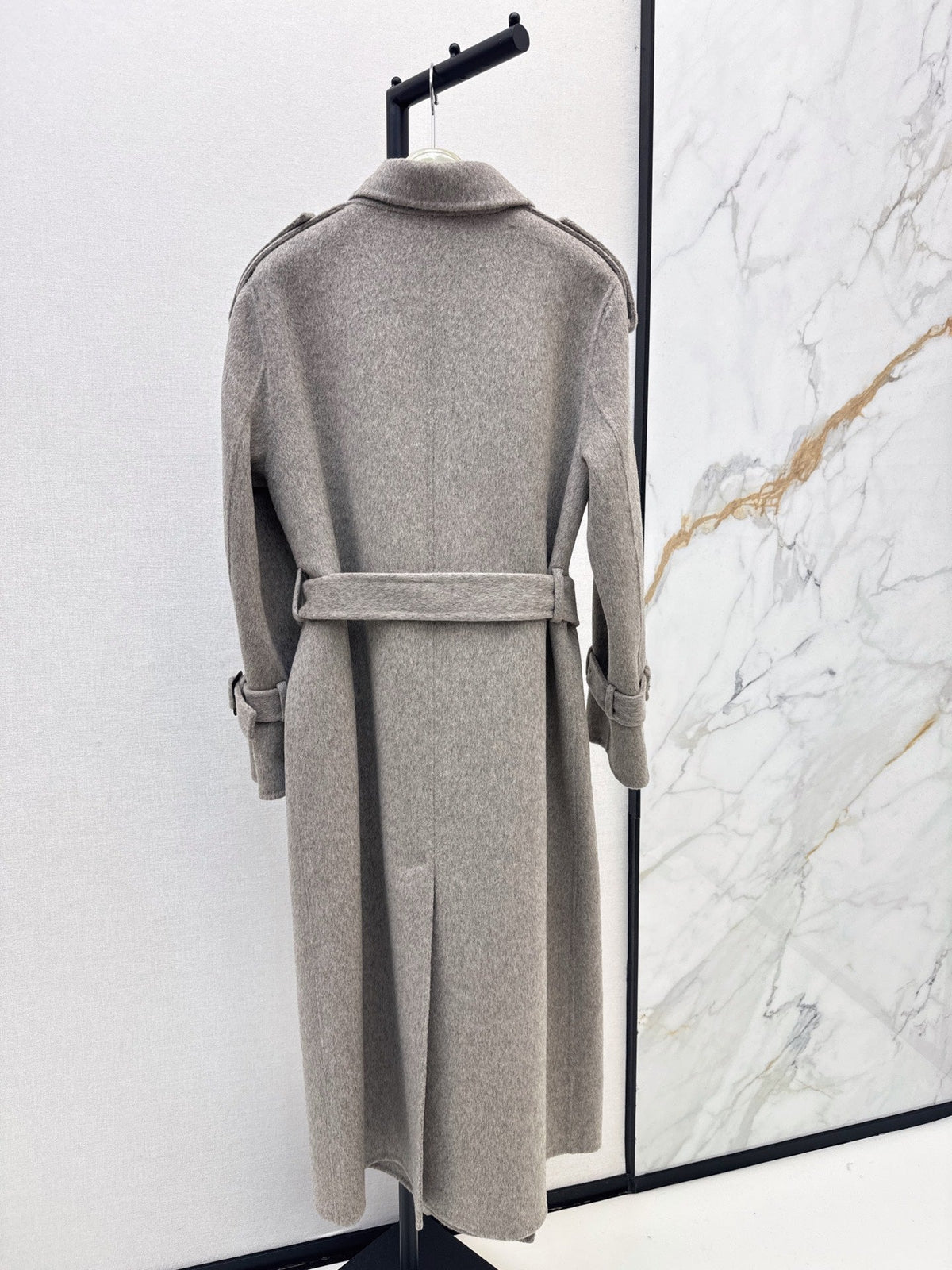 26Latest Autumn/Winter Double-Faced Wool Coat: Long, Waist-Cinching Design Exuding Sophisticated, Gentle Elegance