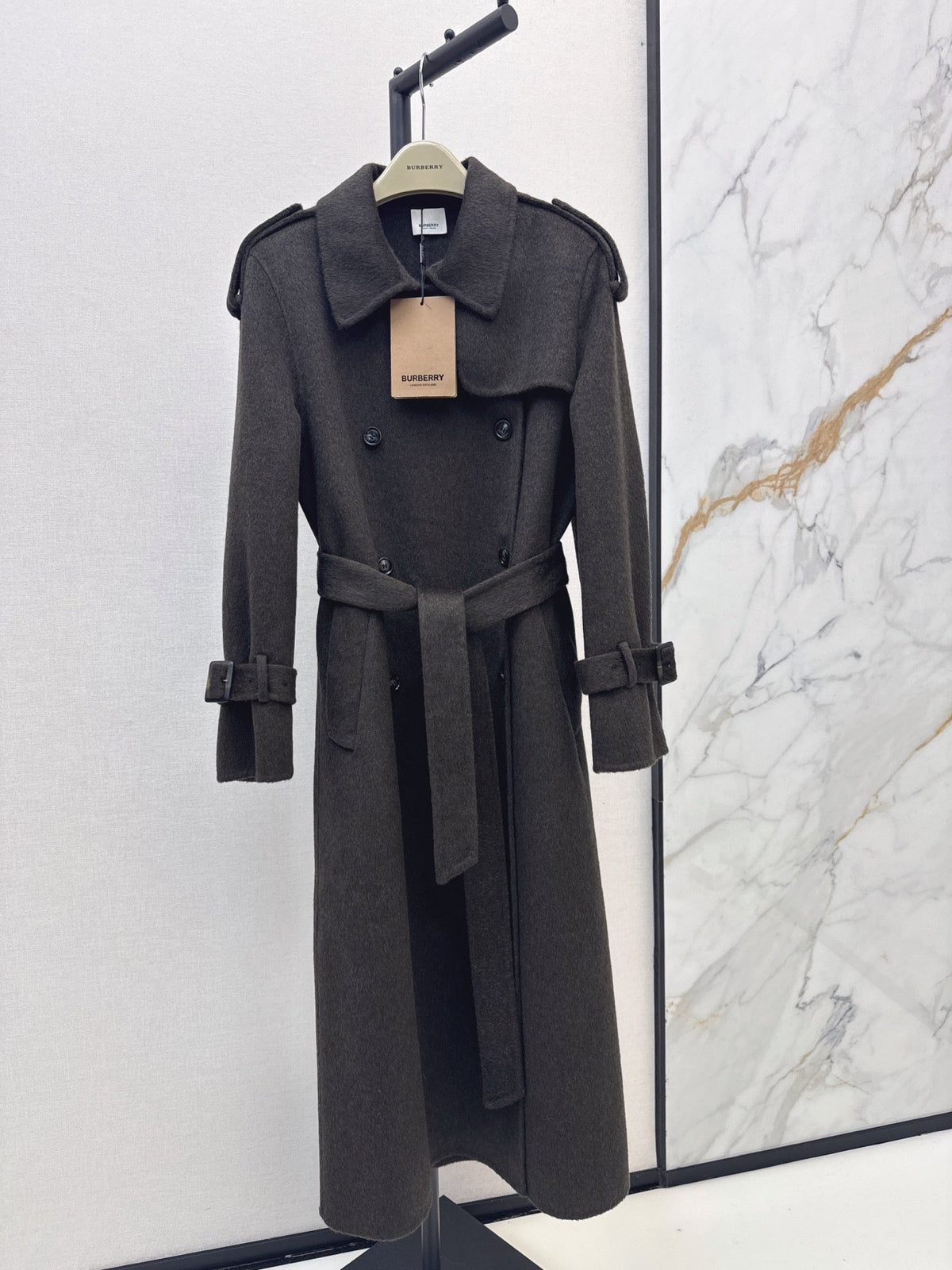 26Latest Autumn/Winter Double-Faced Wool Coat: Long, Waist-Cinching Design Exuding Sophisticated, Gentle Elegance
