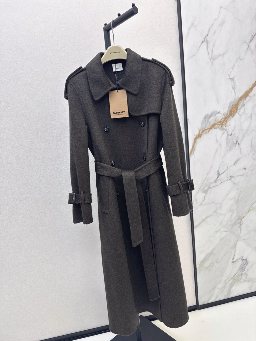 26Latest Autumn/Winter Double-Faced Wool Coat: Long, Waist-Cinching Design Exuding Sophisticated, Gentle Elegance