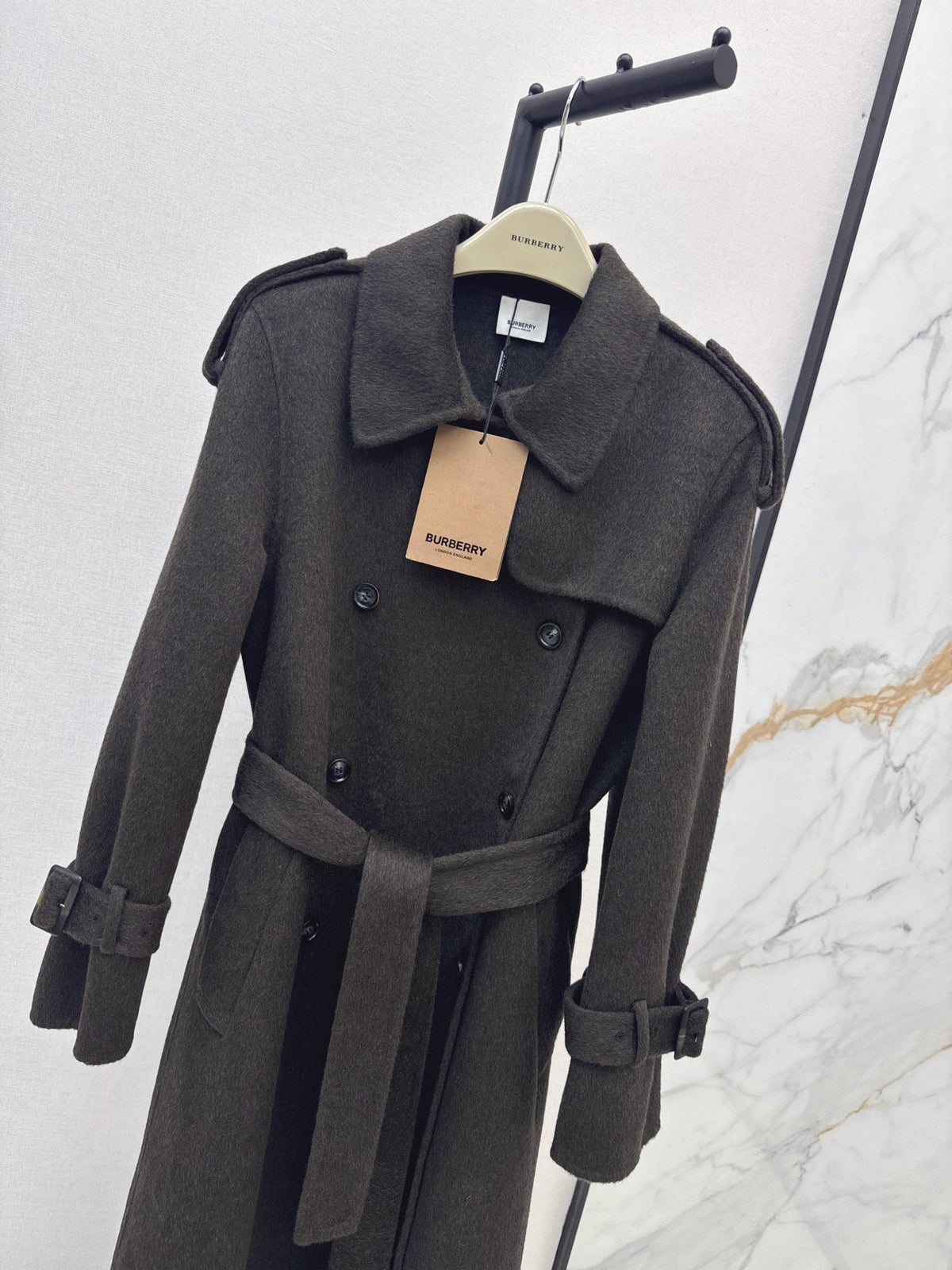 26Latest Autumn/Winter Double-Faced Wool Coat: Long, Waist-Cinching Design Exuding Sophisticated, Gentle Elegance